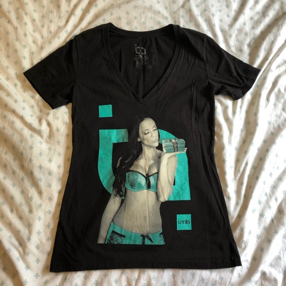 ⭐️ 4/$10 T-shirt - Picture 1 of 5